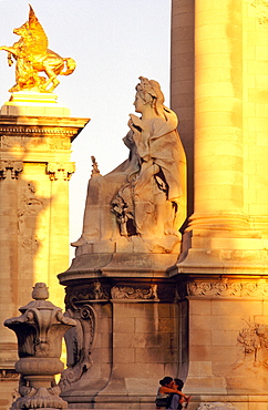 Couple kissing, Pont Alexandre III, Paris, France, Europe