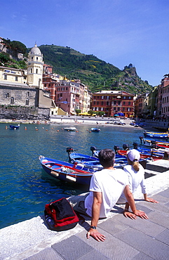 Couple enjoying harbour view, Vernazza, Cinque Terre, Liguria, Italy, Europe