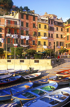 Fishing boats moored on the beach, Vernazza, Cinque Terre, UNESCO World Heritage Site, Liguria, Italy, Europe