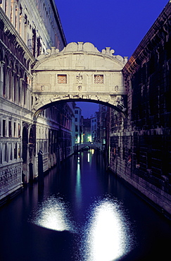 Ponte dei Sospiri (Bridge of Sighs), prison built in 1600, Venice, UNESCO World Heritage Site, Veneto, Italy, Europe