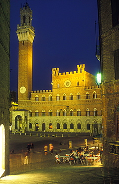 Torre del Mangia and Palazzo Pubblico at night, Piazza del Campo, UNESCO World Heritage Site, Tuscany, Italy, Europe