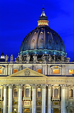 St. Peter's Basilica illuminated at night, Vatican, Rome, Lazio, Italy, Europe