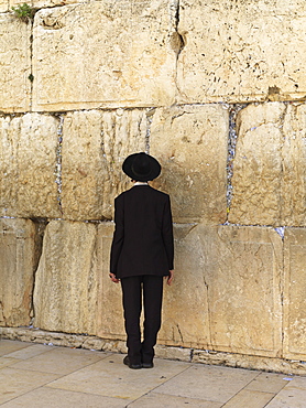 Western Wall (Wailing Wall) with worshipper, Jerusalem, Israel, Middle East