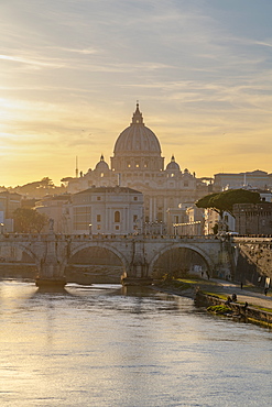 River Tiber, St. Peter's Basilica, UNESCO World Heritage Site, Rome, Lazio, Italy, Europe