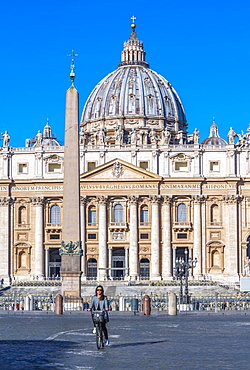 St. Peter's Square, St. Peter's Basilica, UNESCO World Heritage Site, The Vatican, Rome, Lazio, Italy, Europe