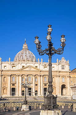 St. Peter's Square, St. Peter's Basilica, UNESCO World Heritage Site, The Vatican, Rome, Lazio, Italy, Europe