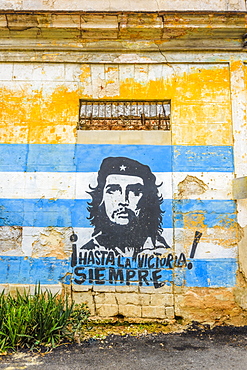 Che Guevara and Cuban Flag mural, La Habana Vieja, Havana, Cuba, West Indies, Caribbean, Central America