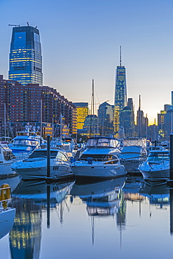 Paulus Hook, Morris Canal Basin, Liberty Landing Marina, with New York skyline of Manhattan, Lower Manhattan and World Trade Center, Freedom Tower beyond, Jersey City, New Jersey, United States of America, North America