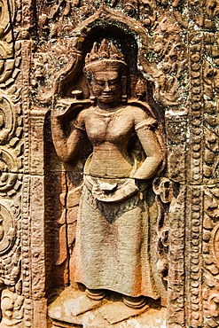 Standing devata (female deity) in a carved sandstone tympanum at the 12th century Ta Som temple, Ta Som, Angkor, UNESCO World Heritage Site, Siem Reap, Cambodia, Indochina, Southeast Asia, Asia