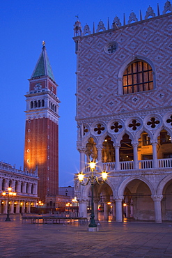 Daybreak view of Piazza San Marco (St. Mark's Square) and Campanile with Doges Palace, Venice, UNESCO World Heritage Site, Veneto, Italy, Europe