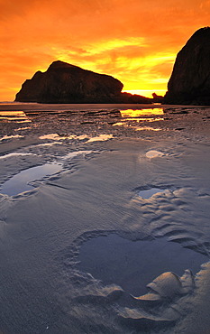 Sunset at Meyers Creek Beach, Pistol River State Park, Oregon coast, Oregon, USA