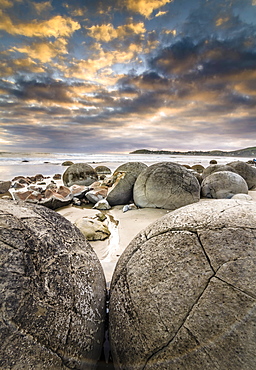 Moeraki Boulders, geological feature, round rock balls, some fragments lying broken in ruins on the beach, Coastal Otago, Moeraki, South Island, New Zealand, Oceania