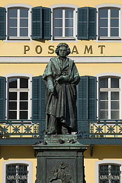 Beethoven statue in front of the post office in the cathedral square, Bonn, North Rhine-Westphalia, Germany, Europe