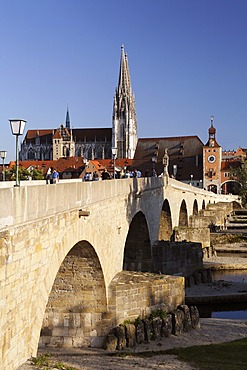 Stone Bridge ( Steinere BrÃ¼cke ) , Cathedral , Old Town Skyline , Regensburg , Upper Palatinate Bavaria Germany