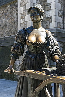 Molly Malone Statue, Suffolk Street, Dublin, Ireland, Europe