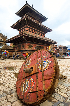 Wheel of a ceremonial chariot for the Bisket Jatra Festival in front of Bhairabnath Temple, Taumadhi Tole square, Bhaktapur, Nepal, Asia