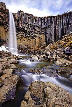 Svartifoss Waterfall, Black Falls, River Stórilækur, basalt pillars, Skaftafell National Park, Suðurland, Southern Region, Iceland, Europe