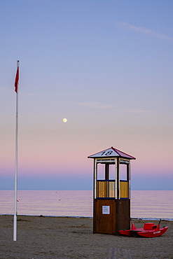 Rescue tower and rescue boat on the beach, evening mood, Adriatic Sea, Italy, Europe