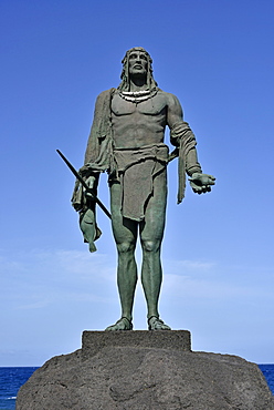 Mencey Statue on the Candelaria Promenade, Statue of Guanchen King Pelicar, Tenerife, Canary Islands, Spain, Europe