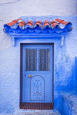 Blue front door, house facade, blue painted house, medina of Chefchaouen, Chaouen, Tanger-Tétouan, Kingdom of Morocco