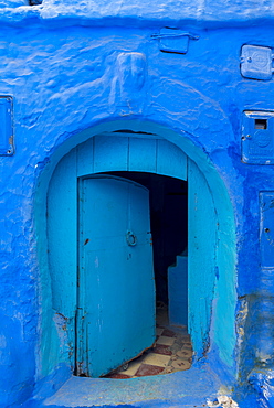 Blue front door, house facade, blue painted house, medina of Chefchaouen, Chaouen, Tanger-Tétouan, Kingdom of Morocco