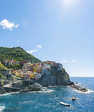 Colorful houses on cliffs, Manarola, Riomaggiore, Cinque Terre, La Spezia, Liguria, Italy, Europe