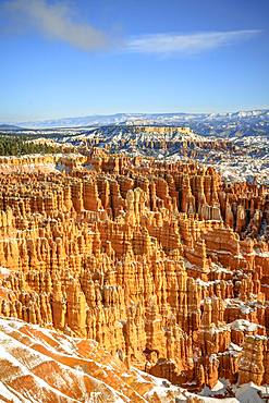 View of the amphitheatre, snow-covered bizarre rocky landscape with Hoodoos in winter, Inspiration Point, Bryce Canyon National Park, Utah, USA, North America