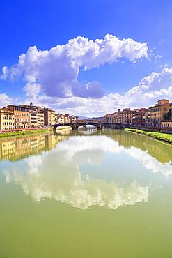 Arno river with bridges Ponte Santa Trinita and Ponte Vecchio, Florence, Tuscany, Italy, Europe