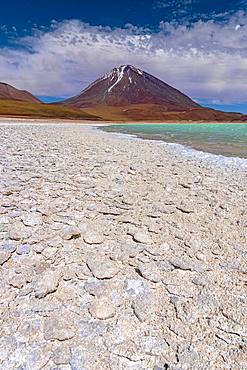 Laguna Verde with deposits of borax, 4.340 m altitude, Altiplano, Andes, Departamento Potosi, Bolivia, South America