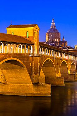 Illuminated bridge Ponte Coperto leads over the river Ticino with cathedral, dusk, Pavia, Lombardy, Italy, Europe