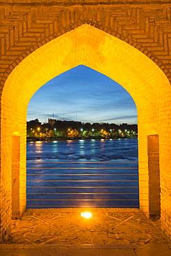 View through bridge arch, Si-o-se Pol Bridge or Allah-Verdi Khan Bridge at dusk, Esfahan, Iran, Asia