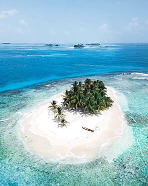 Aerial view, tropical island with palm trees, San Blas Islands, Panama, Central America