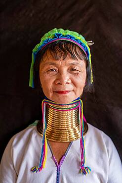 Long necked woman with several brass rings around her neck, Lake Inle, Myanmar, Asia