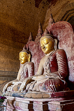 Sitting buddhas, Dhammayan Gyi Temple, Bagan, Myanmar, Asia