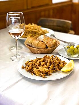 Fried small squid with lemon and white bread, Majorca, Puerto Andratx, Majorca, Spain, Europe