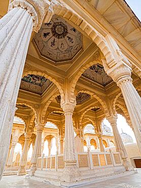 Devi Kund Sagar, Chattris, cremation grounds of the Maharajas of Bikaner, Bikaner, Rajasthan, India, Asia