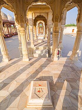 Devi Kund Sagar, Chattris, cremation grounds of the Maharajas of Bikaner, Bikaner, Rajasthan, India, Asia