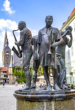 Sculpture Muenzenberger Musikanten on the fountain at the market place in Quedlinburg, Saxony-Anhalt, Germany, Europe