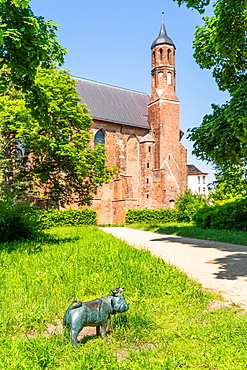 Bronze figure Waldmops in honour of the humourist Vicco von Buelow (Loriot), behind the church St. Johannis, Brandenburg an der Havel, Brandenburg, Germany, Europe