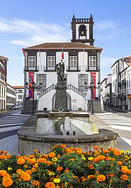 Fountain in the Town Hall Square, Rathausplatz, also Republic Square, behind it the Town Hall, Ponta Delgada, Sao Miguel Island, Azores, Portugal, Europe