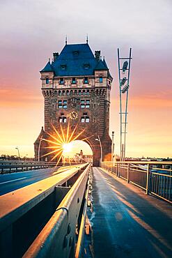 Nibelungen Bridge, Historic City Gate, with Sun Star in the Gate Cradle, Bridge to Worms, Hesse, Rhineland-Palatinate, Germany, Europe