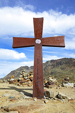 Summit cross on the pass summit of the Timmelsjoch High Alpine Road, Passo del Rombo, pass road between Tyrol and South Tyrol, Oetztal Alps, Oetztal, Tyrol, Austria, Europe