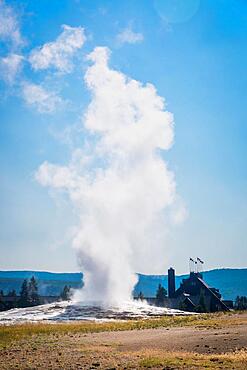 Old faithful geyser erupting at yellowstone national park