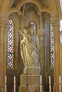 Gothic chapel in the choir ambulatory with statue of the Virgin Mary, former Benedictine abbey church Eglise Saint-Trophime, Arles, Bouches-du-Rhone department, Provence Alpes Cote d'Azur region, France, Mediterranean Sea, Europe