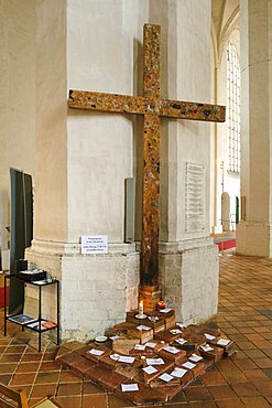 Cross of Nails of the Cross of Nails Community, Late Gothic Upper Church of St Nikolai, interior photograph, Cottbus, Brandenburg, Germany, Europe