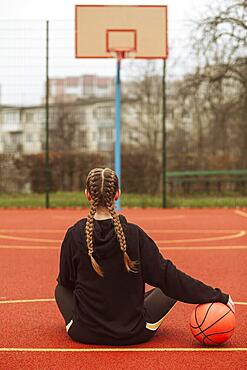 teenager posing basketball field