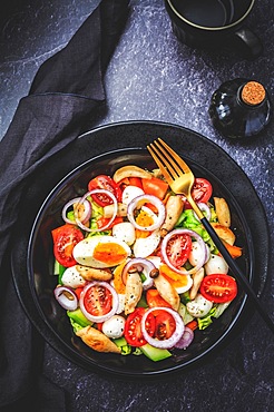 Mixed salad with roasted mushroomes, egg and mozzarella. Low carb eating