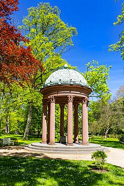 Auguste Viktoria Fountain, named after the woman of Kaiser Wilhelm II, in the spa gardens of Bad Homburg vor der Hoehe, Hesse, Germany, Europe