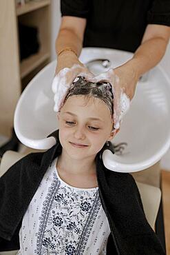 Girl, 9 years, at the hairdresser