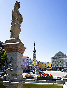 Market square with fountain, Obernberg am Inn, Innviertel, Upper Austria, Austria, Europe